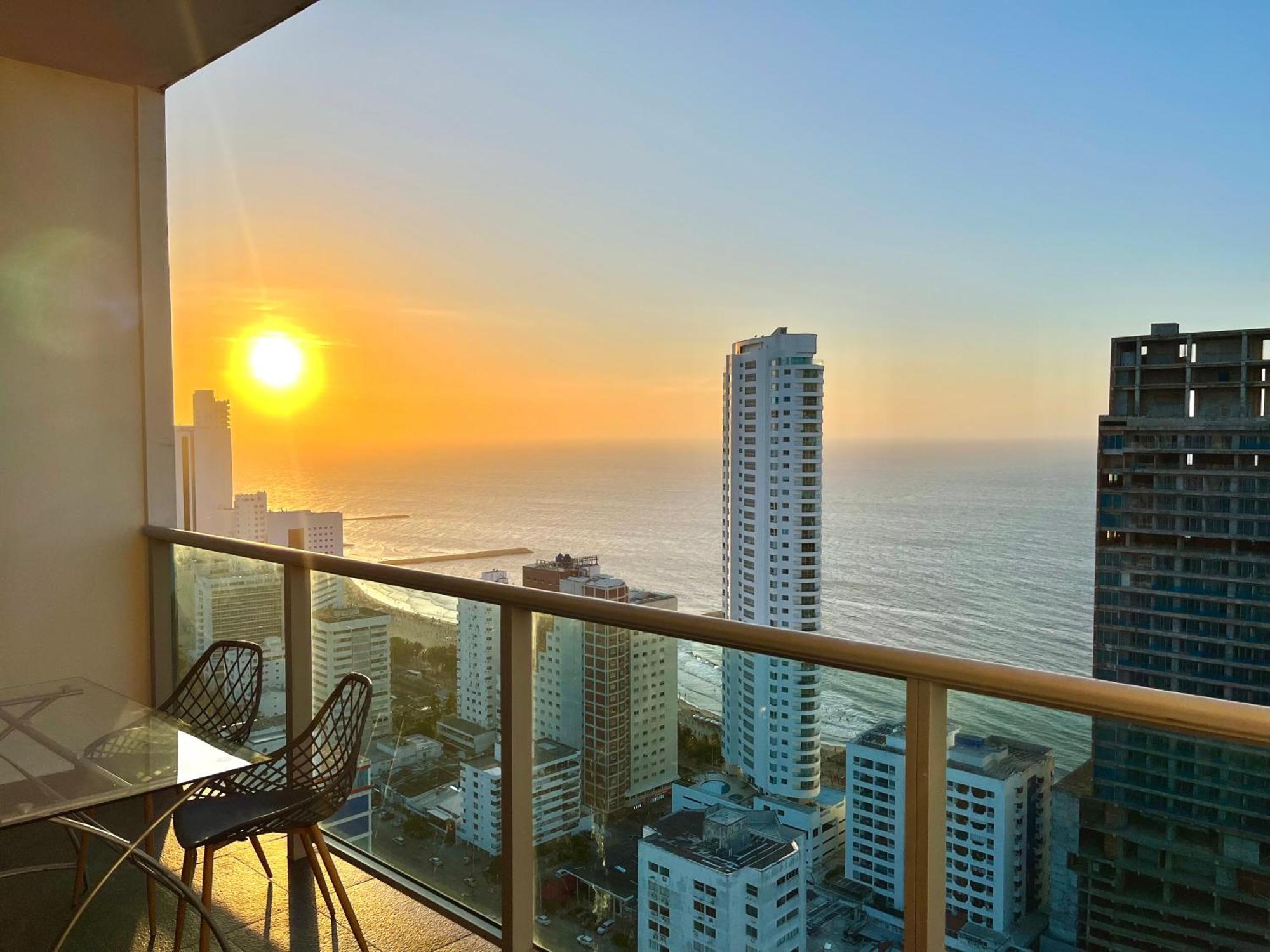 By Calamari Homes - Infinitum 3302 Bocagrande Apartment